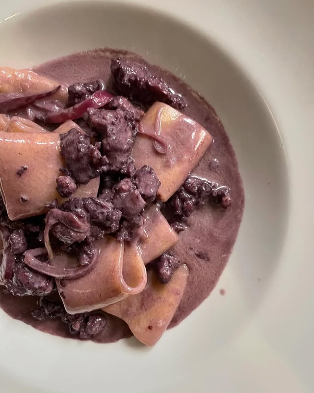 Pasta fresca al vino rosso